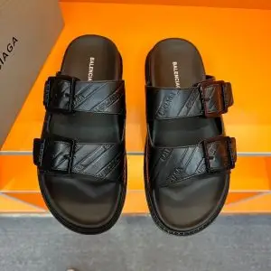 Balenciaga slipper for men | 350 AED