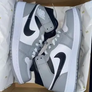 Nike Jordan 1 Mid Light Smoke Grey