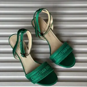 CHRISTIAN DIOR