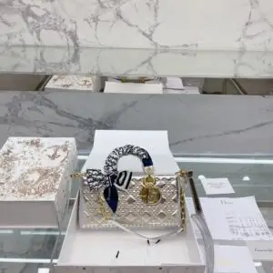 DIOR