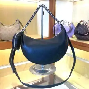LOUSE VUITTON