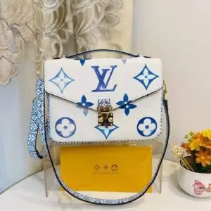 LOUSE VUITTON