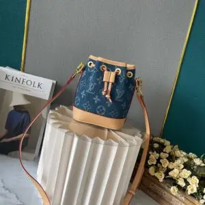 LOUSE VUITTON