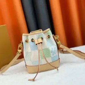 LOUSE VUITTON