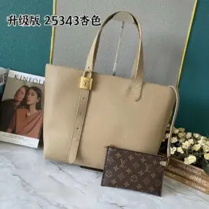 LOUSE VUITTON