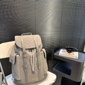 LOUSE VUITTON