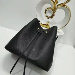 LOUSE VUITTON