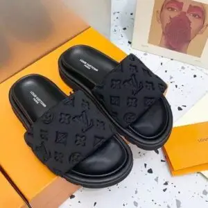 LOUSE VUITTON