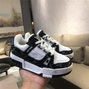 LOUSE VUITTON