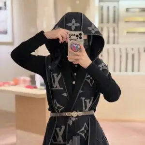 LOUSE VUITTON