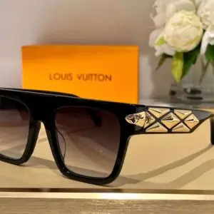 LOUSE VUITTON