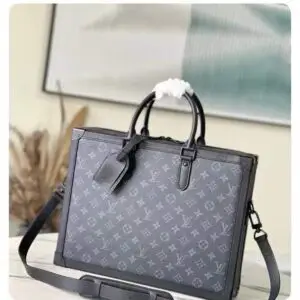 LOUSE VUITTON