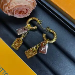 LOUSE VUITTON