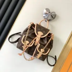 LOUSE VUITTON