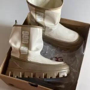UGG