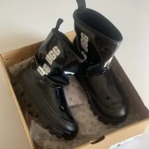 UGG
