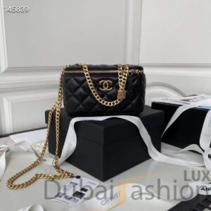 chain makeup bag - Dubai Fashion LUX