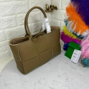 Braided cowhide handbag - Dubai Fashion LUX