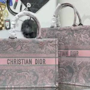 Design LARGE BOOK TOTE for women Ecru and Gray Toile de Jouy Embroidery (42 x 35 x 18.5 cm) - Dubai Fashion LUX