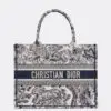 Design MEDIUM BOOK TOTE Ecru and Blue Toile de Jouy Embroidery (36 x 27.5 x 16.5 cm) - Dubai Fashion LUX