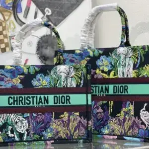 Design MEDIUM BOOK TOTE for women - Dubai Fashion LUX